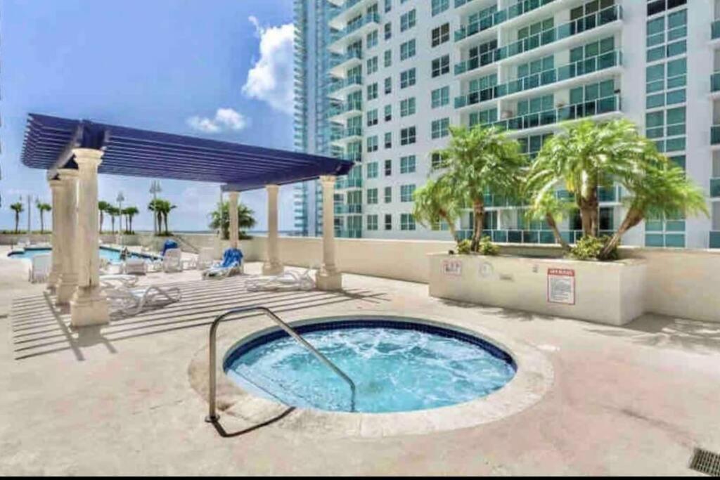 Luxurious Private Unit With Parking Apartment Miami Exterior photo