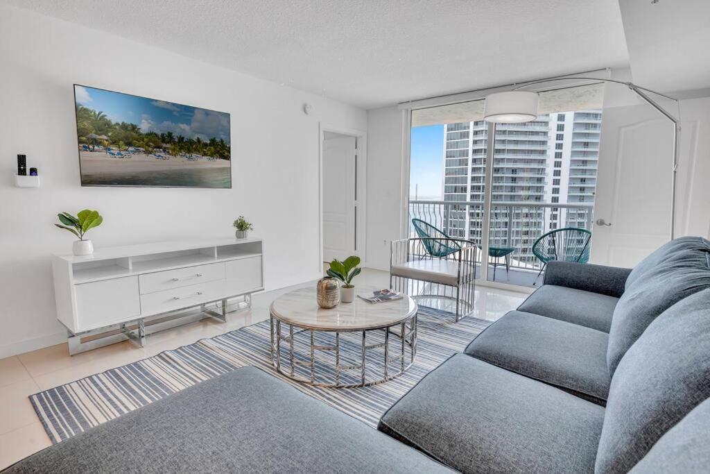 Luxurious Private Unit With Parking Apartment Miami Exterior photo